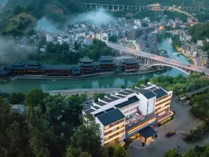 YANYU ·YUNXI｜Riverside Jiang Scene Aesthetic Resort Hotel (Xiangxi Fenghuang Tuojiang Store)