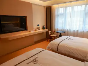 Cona Yunqi Hot Spring Hotel