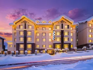 Mid Mountain and White Homestay (Bei Scenic Area Hub Store)