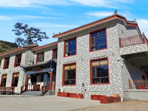 Hunyuan Zhiling Yijing Hotel (Beiyue Hengshan Scenic Area Zhenwu Temple)