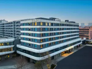 Xinyi Center Qingnian Road Atour Hotel