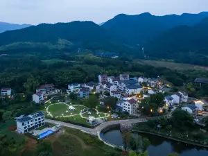 Huazhu Village · Hot Spring Lake Resort Hotel