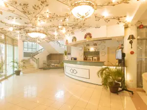 Royal Am Rei Hotel by RedDoorz