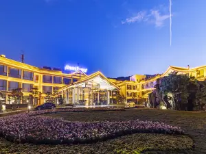 Howard Johnson Lake Serenity hot springs hotel Xichang