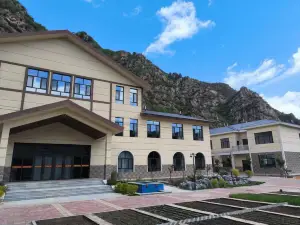 Harqin Banner Hualin Mountain Homestay Hotel