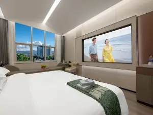 T · Island Smart Cinema Hotel