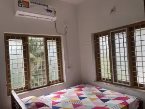 Full AC 4bhk townhouse, 10 mins from airport