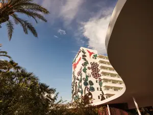 The Unexpected Ibiza Hotel - Ushuaïa Club entrance included