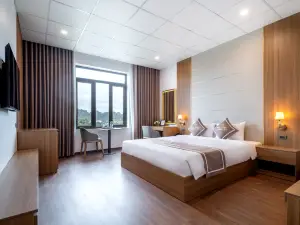 Nui Vang Trang An