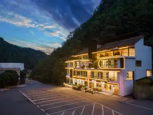 Chongdu ditch traces of Fengqi Lishe B&B