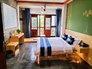 Lanmengwan Projection Homestay (Huangchuan Fenghuang Tianjie Branch)