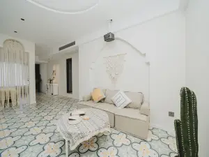 Dejiangjing Residential Homestay (Pedestrian Street Store)