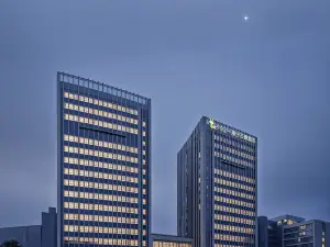 92 Walking In The Clouds Hotel