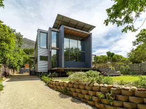 Luxury Eco Home with Garden Cottage - HoutBay