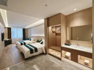 Lingzhu Business Hotel