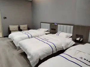 Four Seasons Hotel Minfeng Landuo