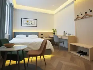 Huayue Hotel