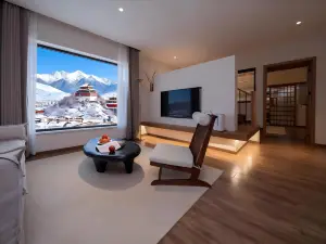 雲澗•松月|HOLIDAY VILLA•SOULER富氧美宿（香格里拉獨克宗古城店）