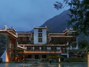 Danba Jiarong College Homestay