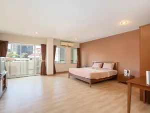 181 Ekkamai Apartment