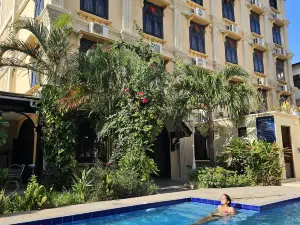 金色鬱金香石鎮精品酒店