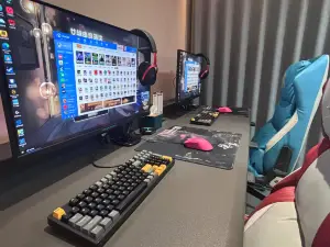 AITE E-sports Hotel (Gushi Xinhe Century City Shopping Plaza)