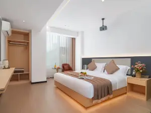 Baiyi Audio-Visual Hotel (Guilin High-Speed Railway North Station)