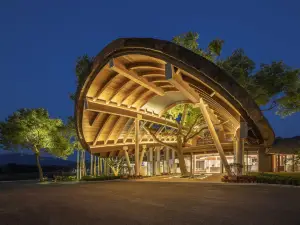 ไหหนาน ปู้หลงไซ รีสอร์ต โฮเต็ล