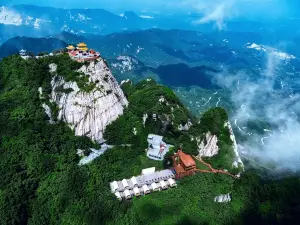 五朵山雲上山居飯店