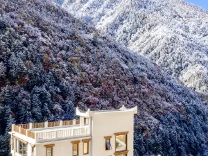 Xunguang Yuegui · Snow Mountain Secret Boutique Stay (Mount Siguniang Scenic Area)