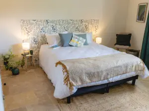 Cottage Tilleul on large domain with Pool, Spa, Tennis