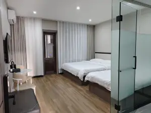 Tongjiang Weiyi Express Hotel