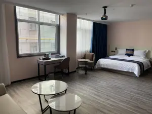 Xi'an Huichen Hotel (Yanliang Xifei No.2 Middle School People's Hospital Branch)
