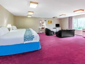 Days Inn by Wyndham Hicksville Long Island