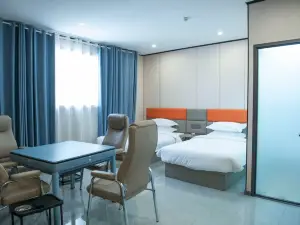 Yumen Yuhua Business Hotel