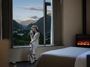 Alpenglow Resort Manor, Danba