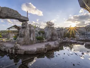 HanCheng Hot Springs International Hotel (Chuxiong Yi Ancient Town Private Soup Store)