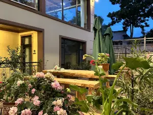 Narati Tingshan Youyuan Homestay (Nalati Scenic Area Store)