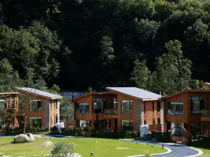 Pingwu Laohe Story Art Mountain Lodge
