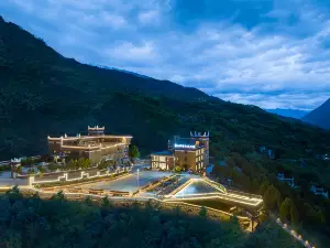 Dusk Mountain Reflecting Snow Private Hot Spring Courtyard