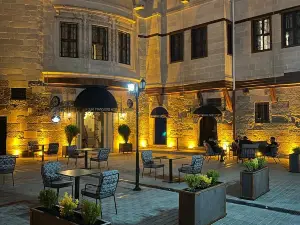 Four Mansions Hotel
