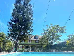 Madie's Place Bed & Breakfast
