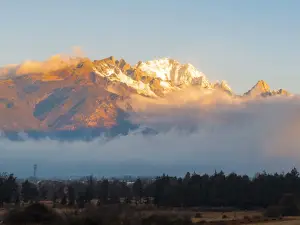 Thousands of Mountains Veiled in Evening Snow • Golden Rays Gilding the Peaks | Panoramic View Hotel