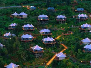 Cloud-Crest Starry Lodges