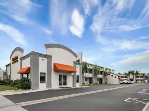 Solara Inn and Suites