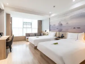 Tupai Hotel Chain (Huarong People's Square Branch)