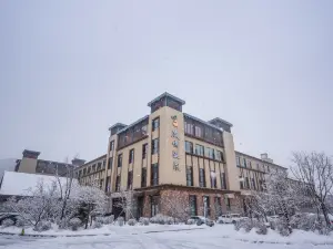 Luming Hot Spring Hotel (Wanfeng Tonghua Ski Resort)