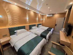 Haoyunlai Light Luxury Hotel (Tianquan Hospital of Traditional Chinese Medicine)
