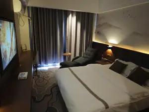 Yunhan Hotel，HuyangheCity