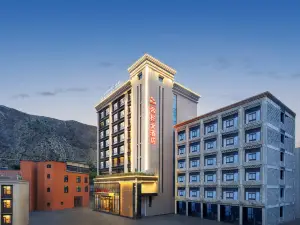 Eight Stays Royal Hotel